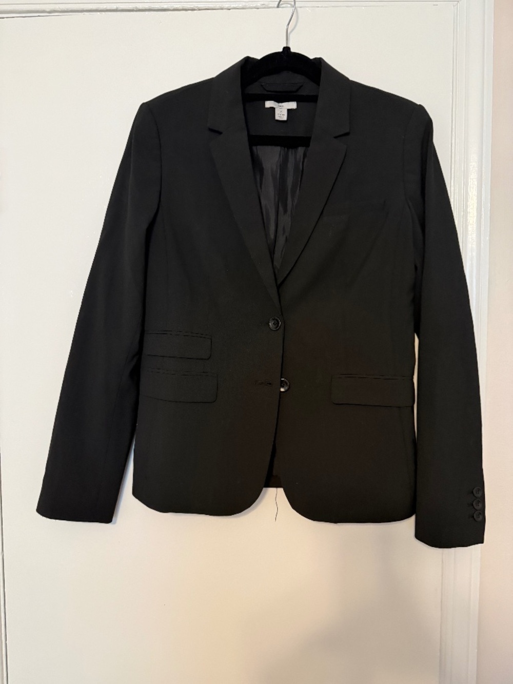 Well-tailored, classic GAP black blazer. Size 6